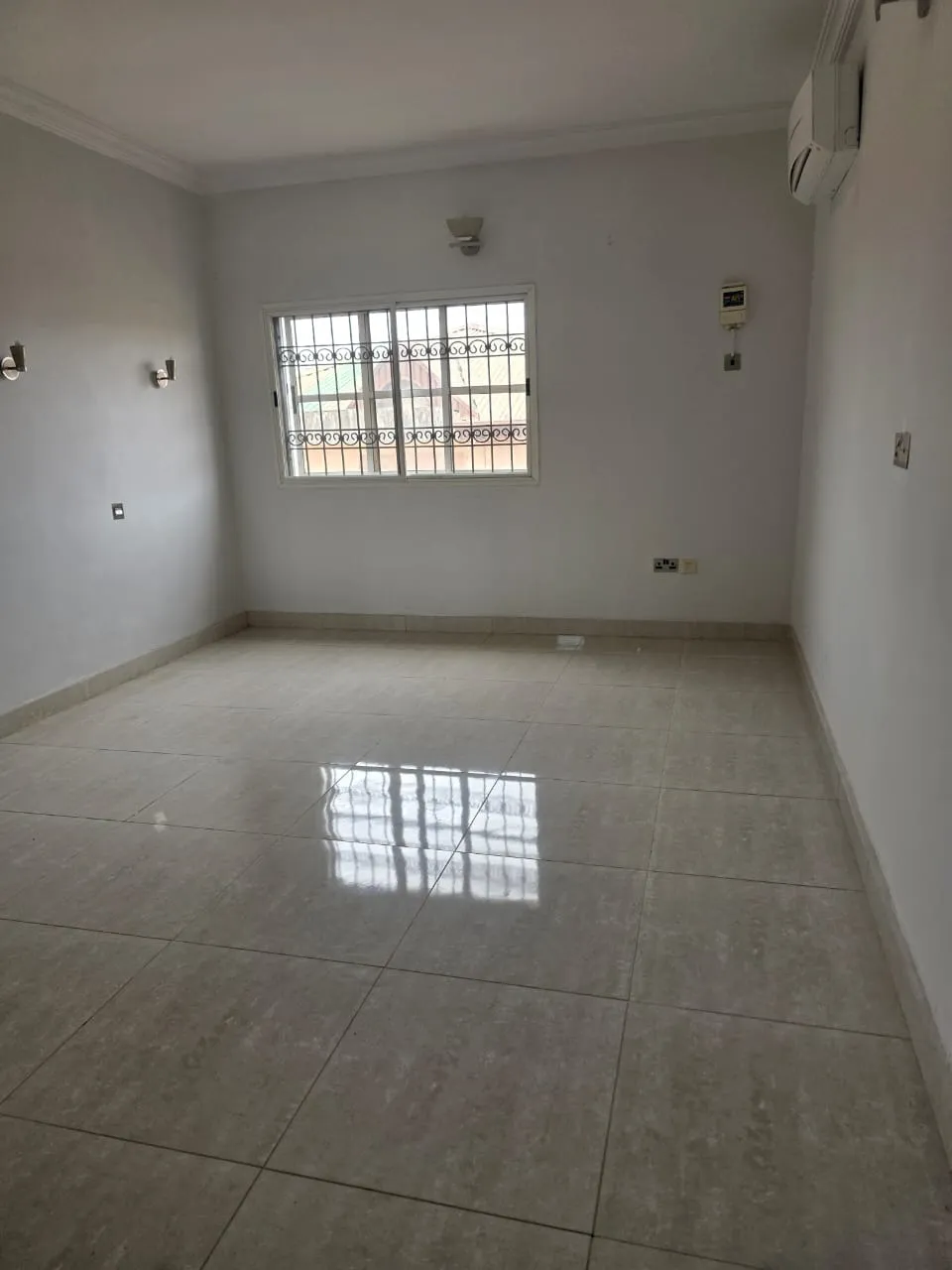 TO LET photo 9
